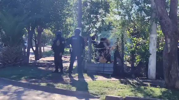 Allanamiento en Villa Dominga por una causa de microtráfico en un operativo coordinado