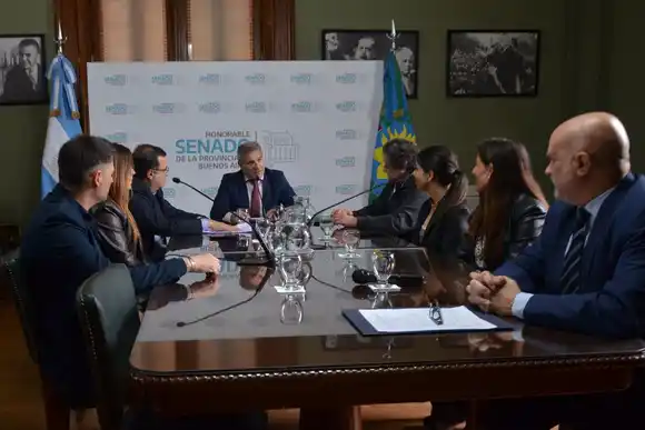 La industria volvió a caer y pide alivio fiscal: el Senado bonaerense abre agenda con empresarios