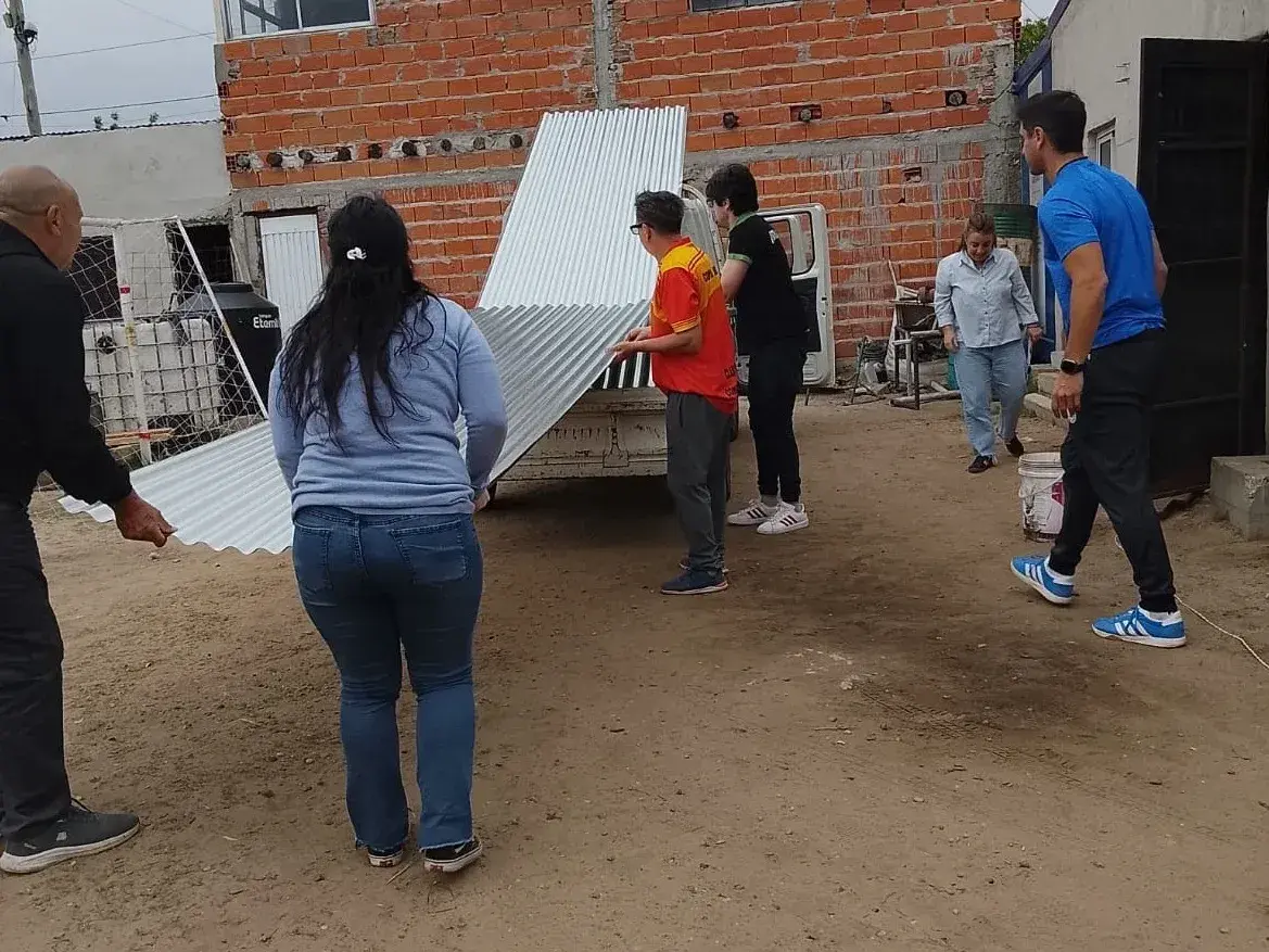 El Club Unión recibió chapas para reparar los daños del último temporal