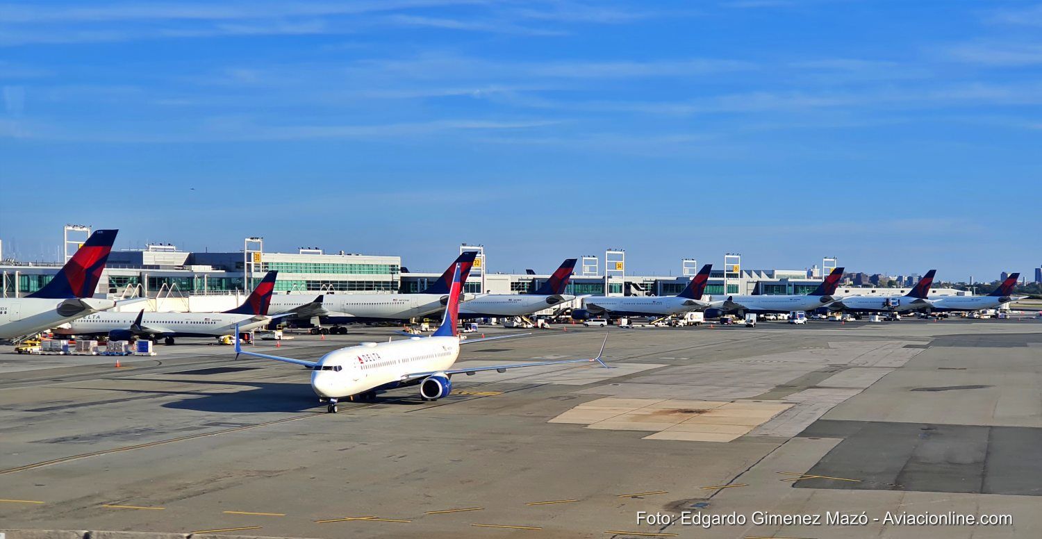 Aumentan los viajes de negocios y mejora perspectiva de aerolíneas de EE.UU.