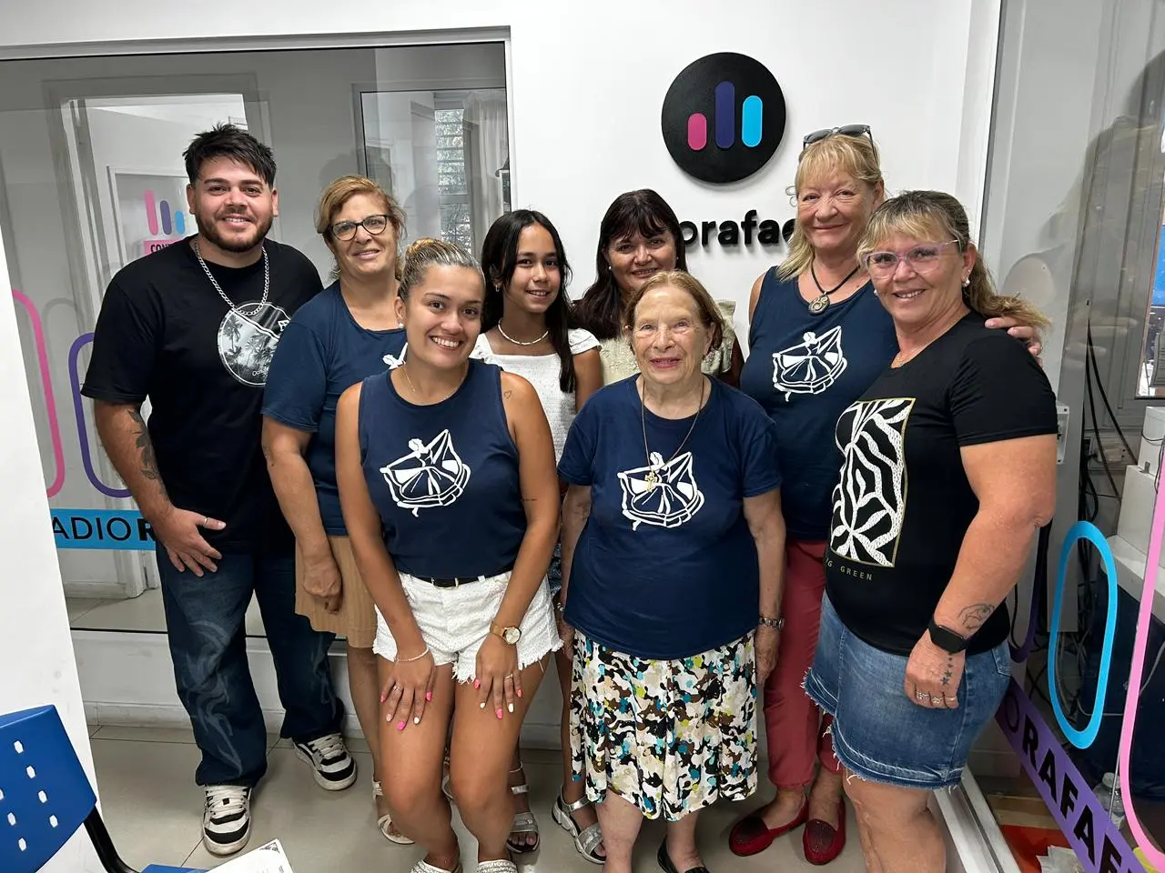 Noemí Batistoni - directora del grupo | Lucas Gallano / Andrea Gómez / María Isabel Meyer / Claudia Vega /  Julieta Orellano / Agostina Orellano - bailarines