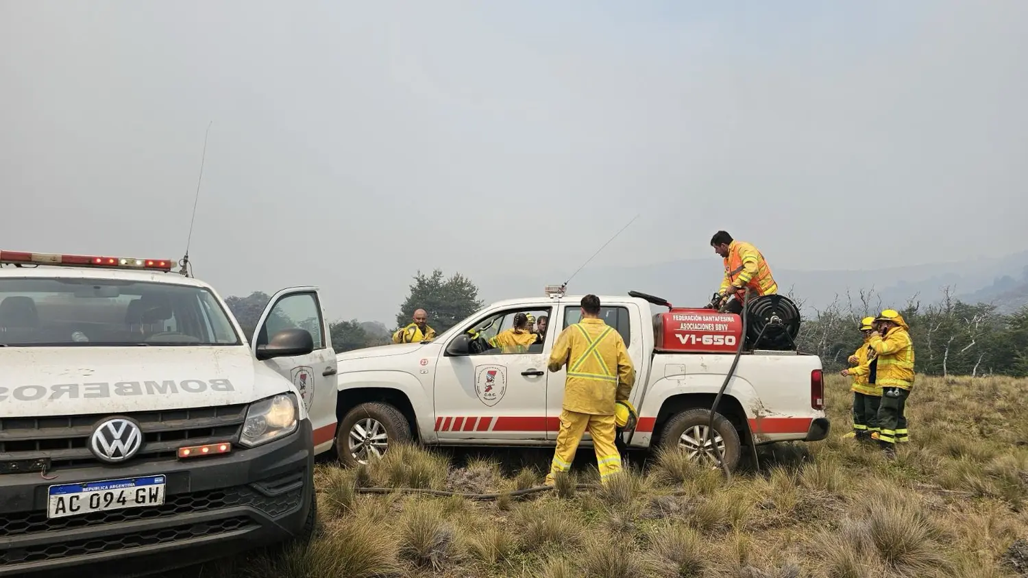 Intenso trabajo de brigadistas santafesinos en el combate de incendios en la Patagonia