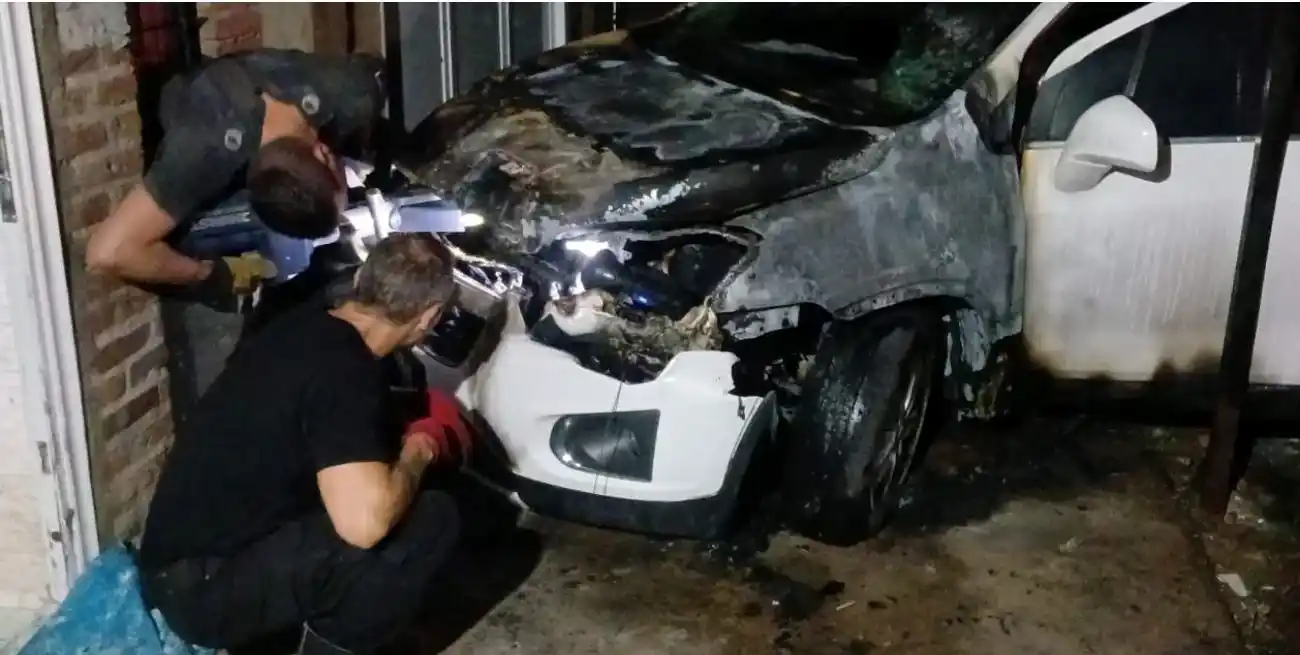Dos autos se incendiaron en pocas horas en el noroeste de Santa Fe