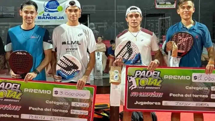 Rama Pereyra-Archieri junto a Jensen-Zurita y los premios tras la final que ganaron los primeros por 7/5 y 6/3 tras una gran exhibición de padel
