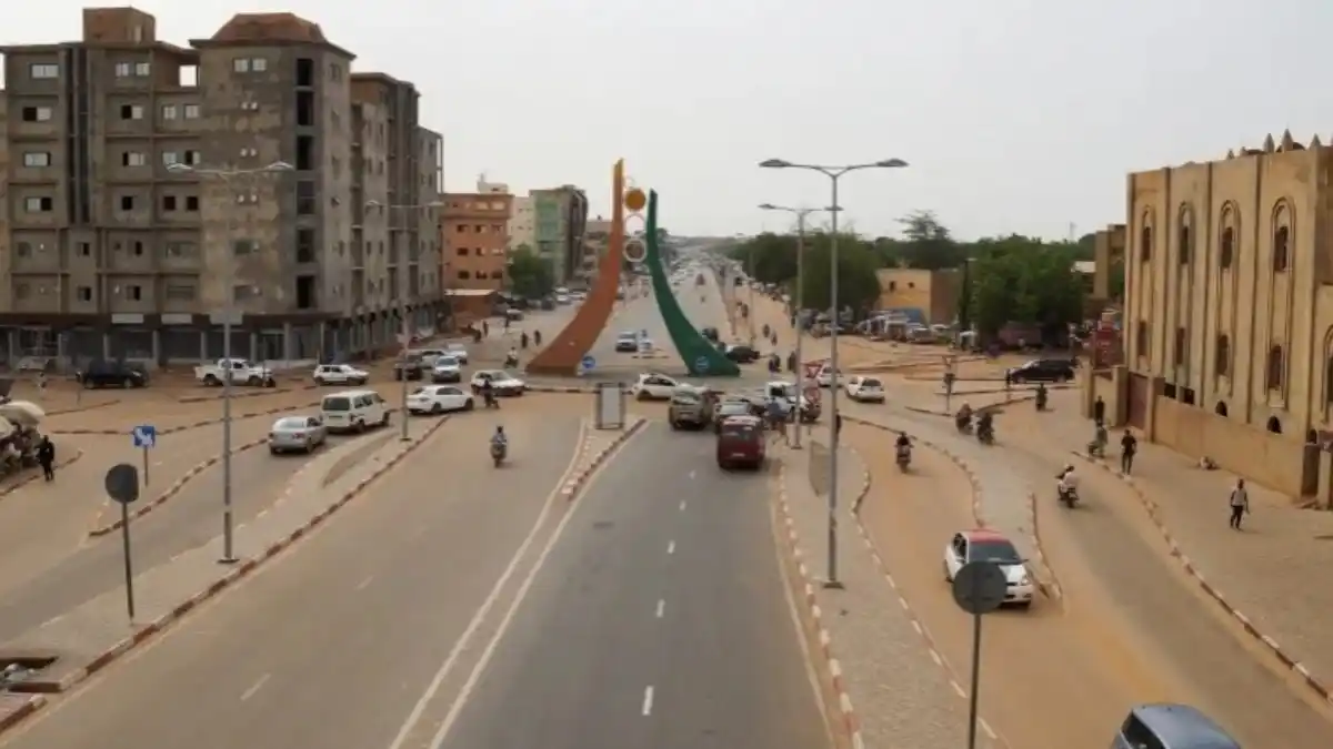 Ante la inminente intervención militar, Níger cierra su espacio aéreo