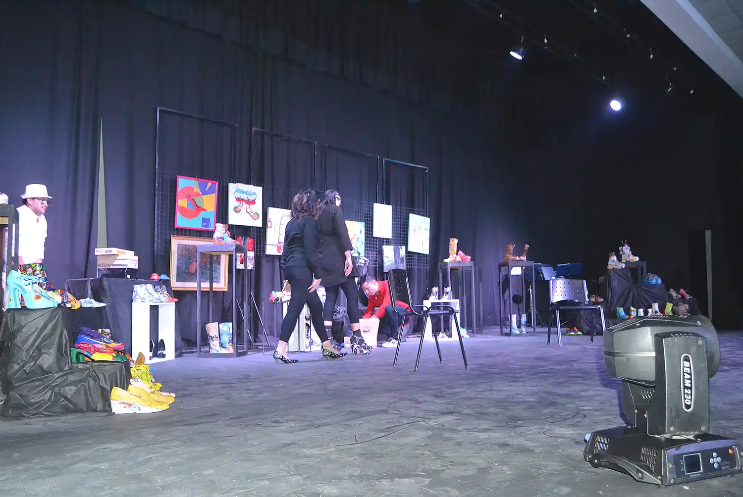 Se realizó con gran éxito la muestra “En los zapatos de”