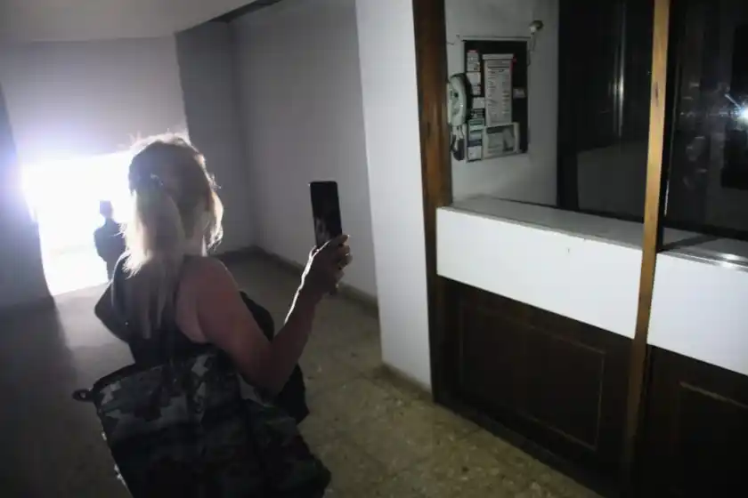 Sin luz ni agua: vecinos de un edificio del centro denuncian cortes de 72 horas