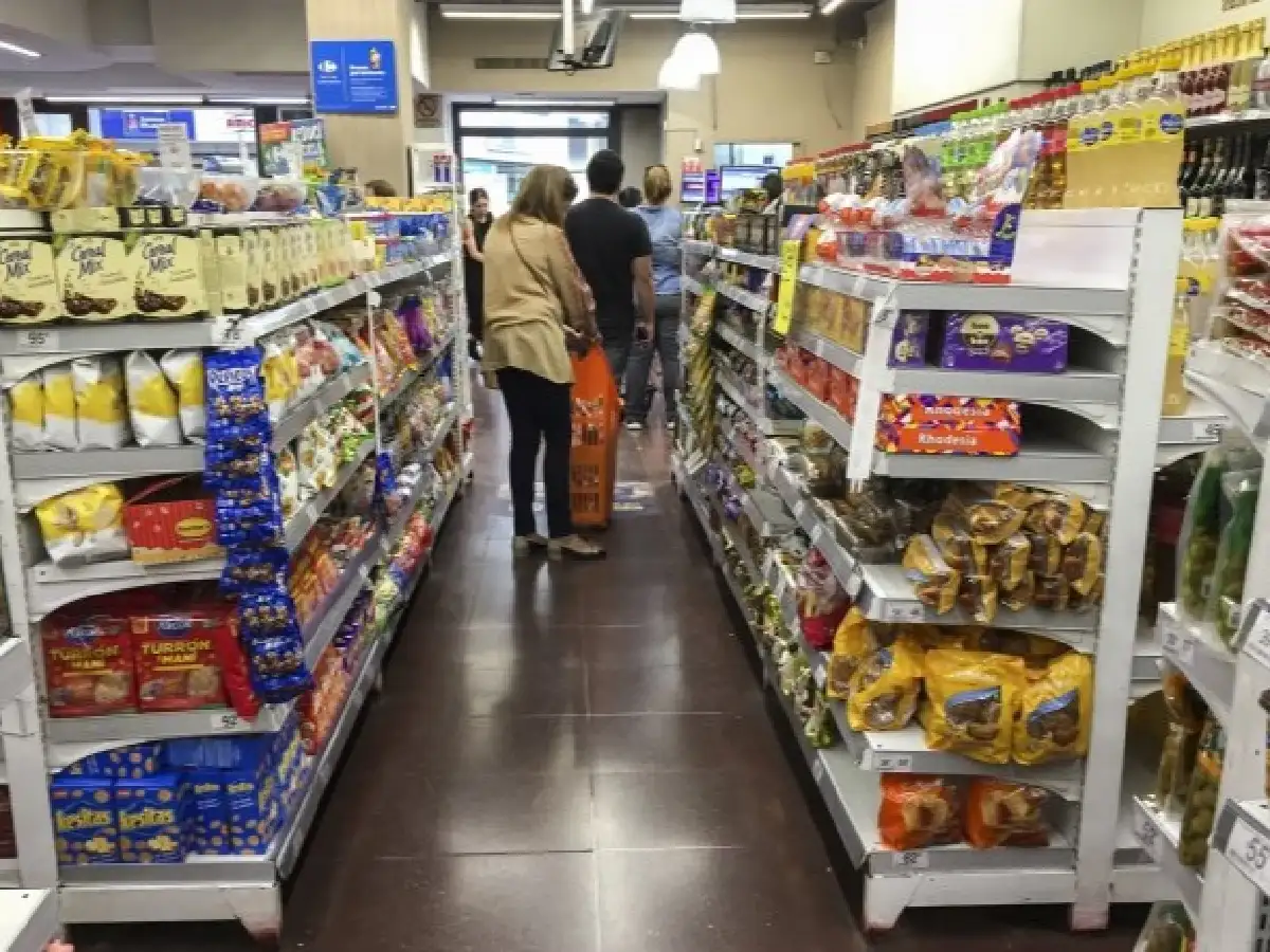 La inflación de julio fue del 2,2% y acumula 54,4% en los últimos 12 meses, pero aún falta el impacto de la devaluación