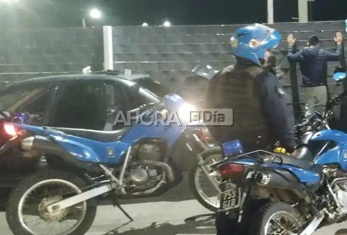 Un joven de 20 años esquivó un control policial y comenzó una persecución de película