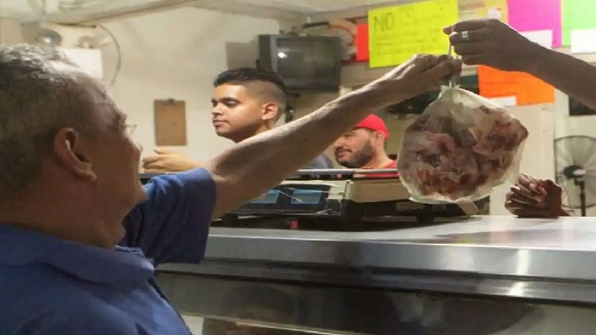 ¿SABES CUÁNTO PUEDES COMPRAR con el miserable aumento de los bonos de Maduro?