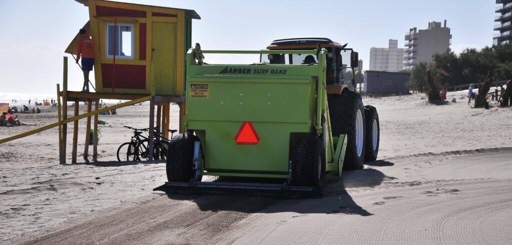 Monte Hermoso tiene máquina propia para limpiar la playa