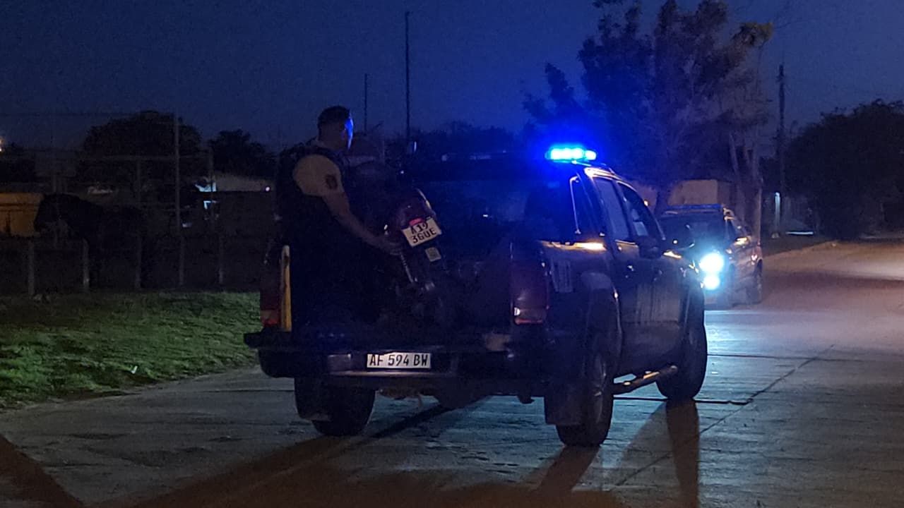 Detuvieron a un sospechoso en barrio Barranquitas que habría sido visto circulando armado