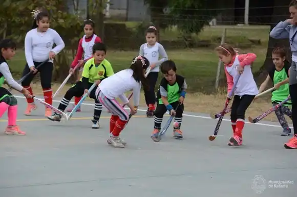 Futbol y Hockey en "Jugando en los barrios": ¿dónde inscribirse?