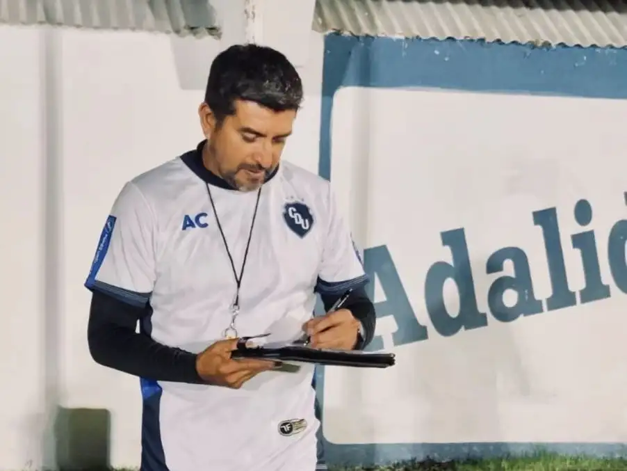 Beto Acosta y su vuelta como DT: “La propuesta de Deportivo me convenció porque es un proyecto a largo plazo”