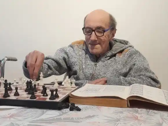 Organizan un torneo para ayudar al histórico ajedrecista marplatense Jorge Fernández