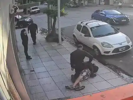 Según se expuso, el hecho involucraría a agentes de la Patrulla Municipal y a un efectivo de la Policía bonaerense.