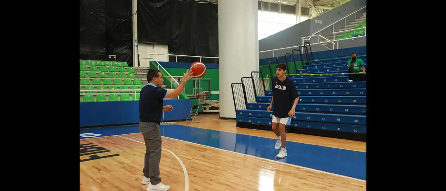 El kinesiólgo de nuestra ciudad  Cristian Airala ya tiene experiencia de trabajos anteriores con seleccionados juveniles de básquetbol en torneo internacionales.