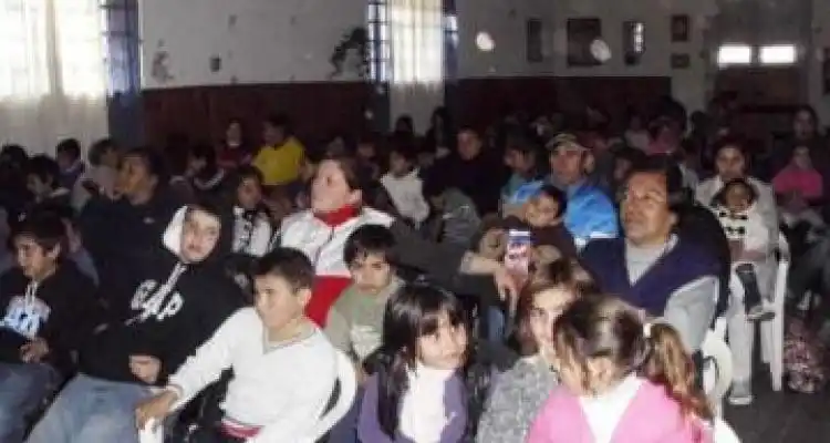 Gran aceptación al cine para niños en Río Tala