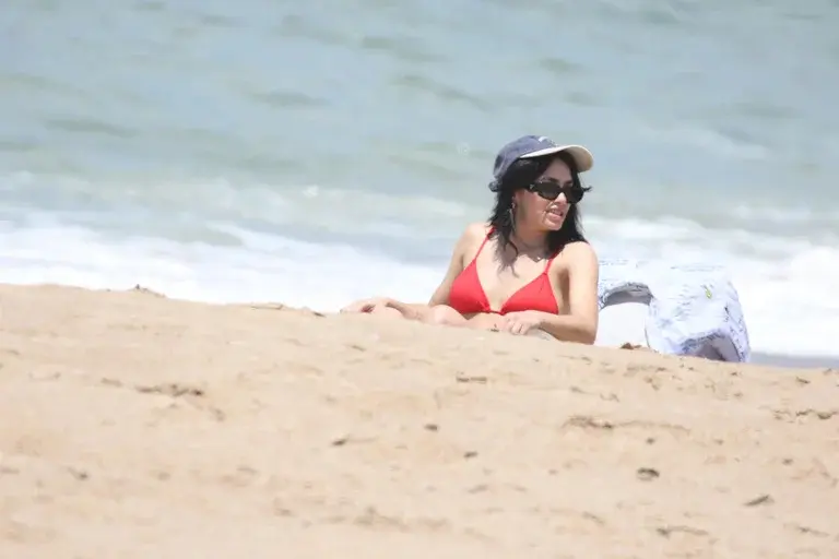 Lali Espósito disfruta de sus vacaciones en las playas de Punta del Este