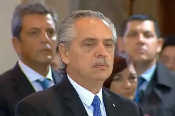 Alberto Fernández retoma la agenda pública: tomará la promesa de lealtad a la bandera a alumnos de escuelas públicas