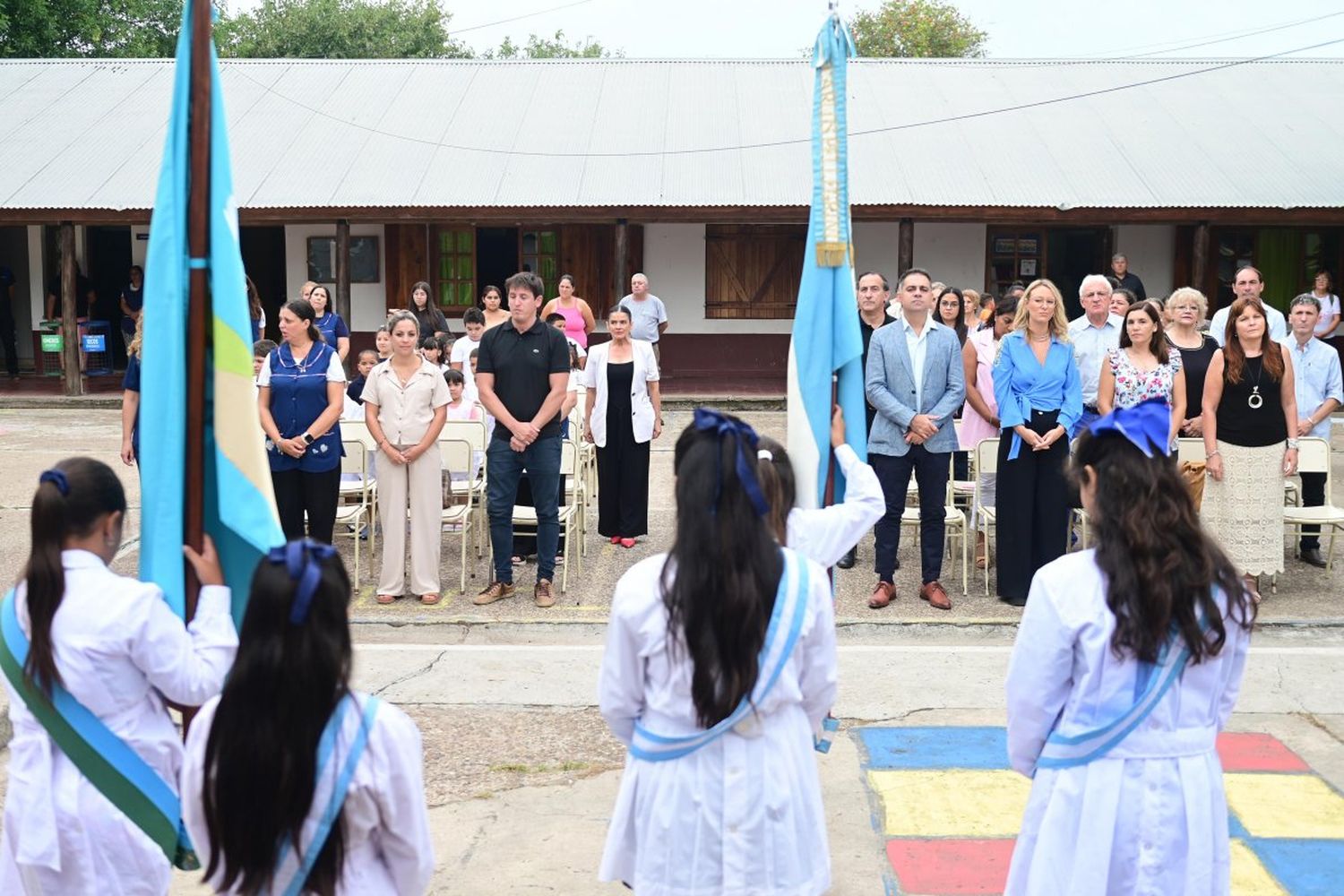 Inicio de clases en la ciudad: Davico aseguró que "la educación es la base para el futuro de nuestros gurises"