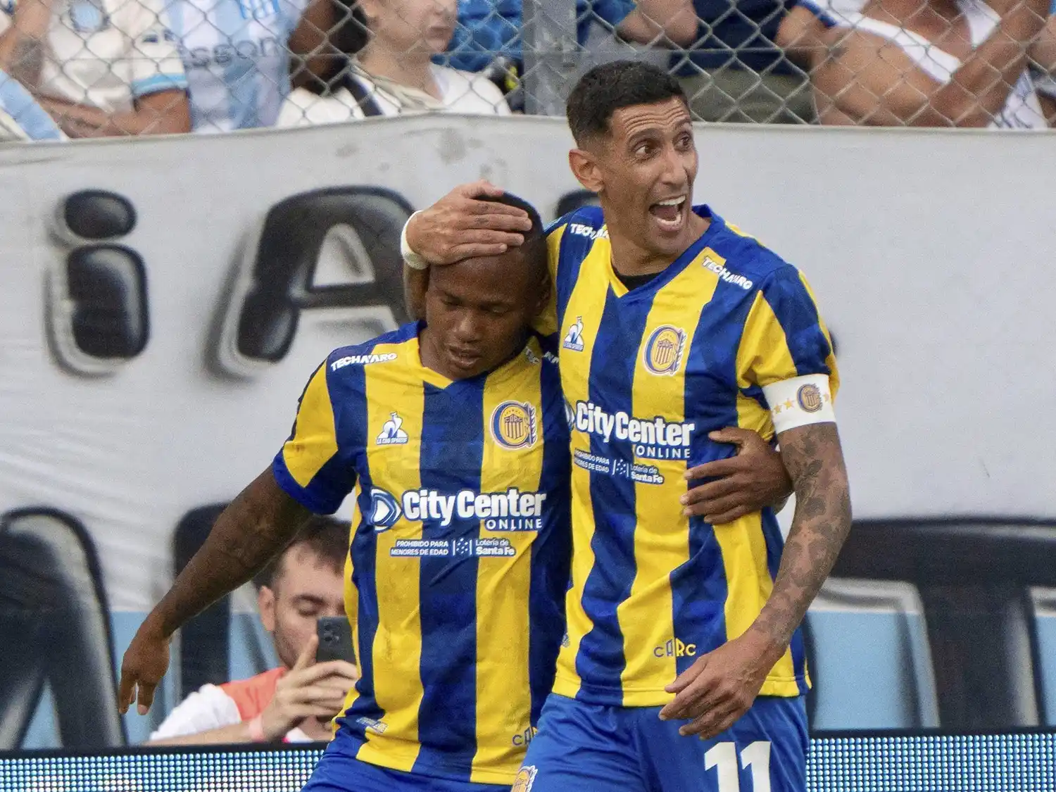 Di María hizo un golazo para abrir el marcador en Avellaneda.