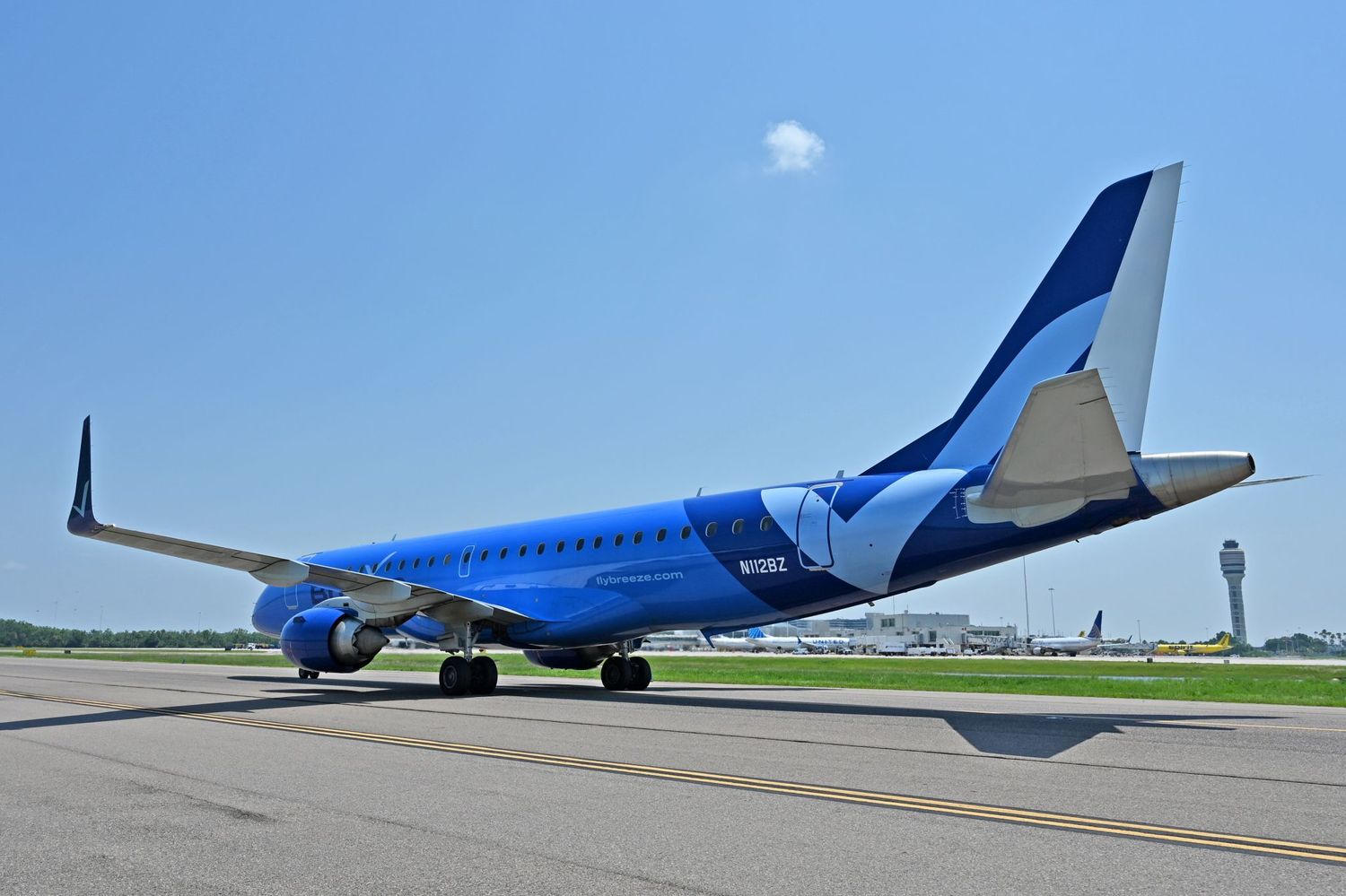 Breeze Airways desembarcó en Orlando