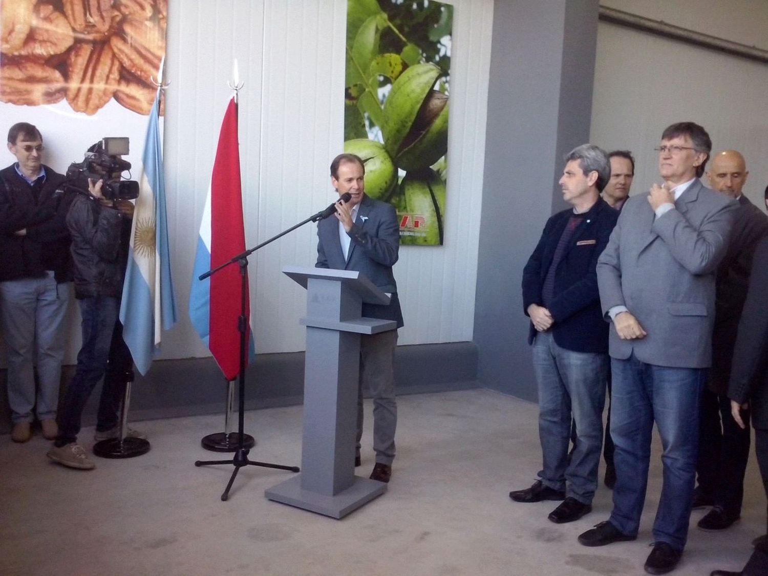 Bordet presente en la inauguración de la planta procesadora de nuez pecán Calandria