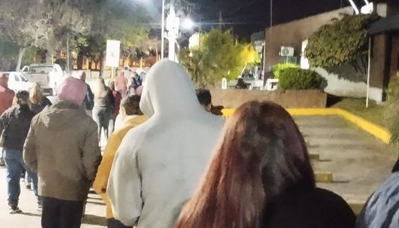 Turnos en el Hospital: otra vez, largas colas durante la madrugada