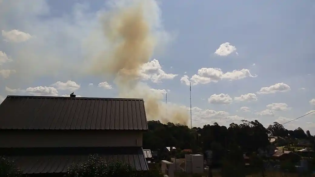 Se produjo un incendio de grandes proporciones en Sierra de los Padres