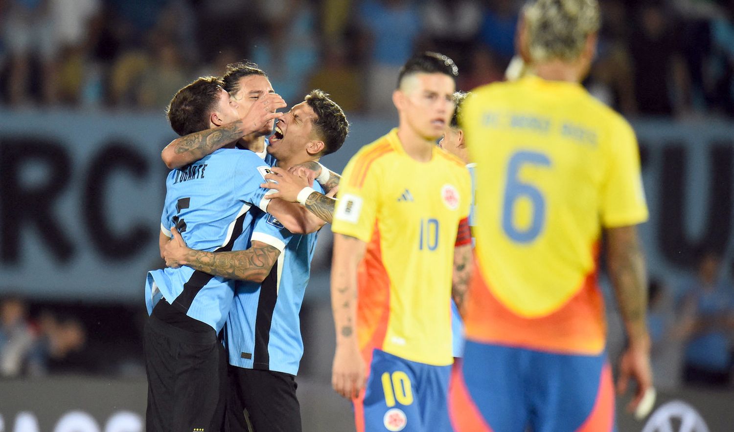 ¡Partidazo! Uruguay le ganó a Colombia 3-2 y Argentina sigue liderando en soledad