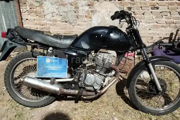 Infantería interceptó a un joven de 25 años con una moto robada