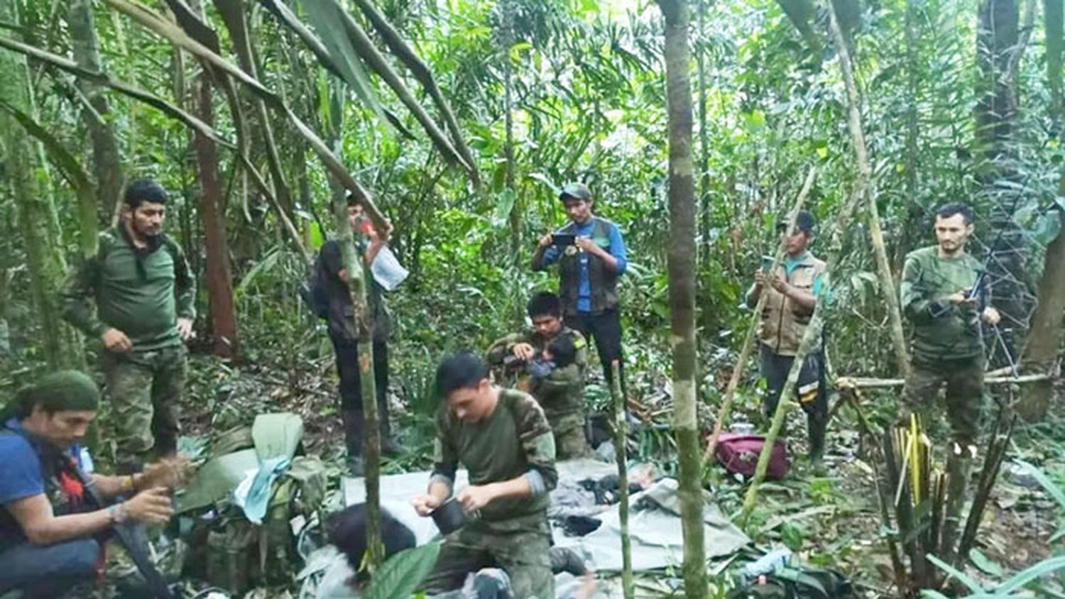 Encontraron con vida a los cuatro nenes que cayeron, hace 40 días, en una selva de Colombia