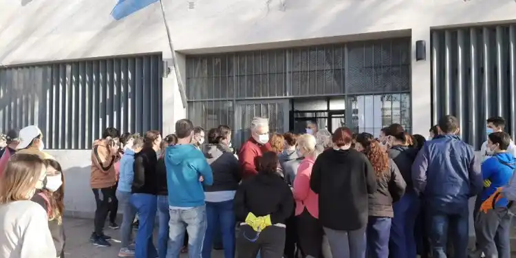 Escuela destruida en Saladillo: consejeros escolares evalúan las condiciones para el regreso a clases