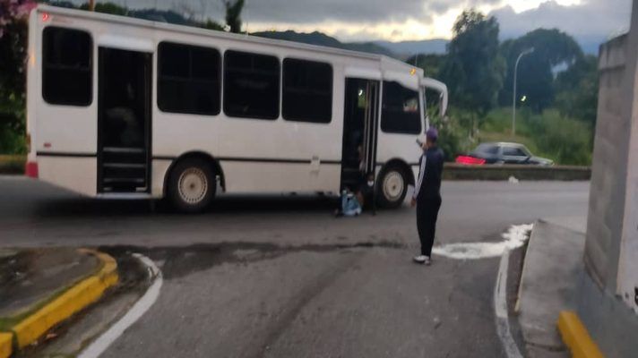 CÓMO EN LAS PELÍCULAS: conozca la hazaña de un Polisucre que enfrentó a delincuentes en un autobús de Las Mayas – Coche