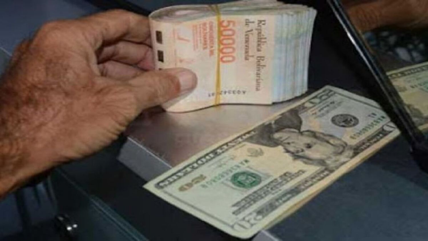 ¡ASÍ O MÁS POBRES! El dólar BCV supera los Bs. 9 y sigue para adelante