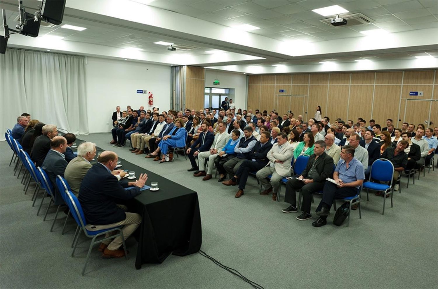 Frigerio pidió coordinación para afrontar la deuda en dólares