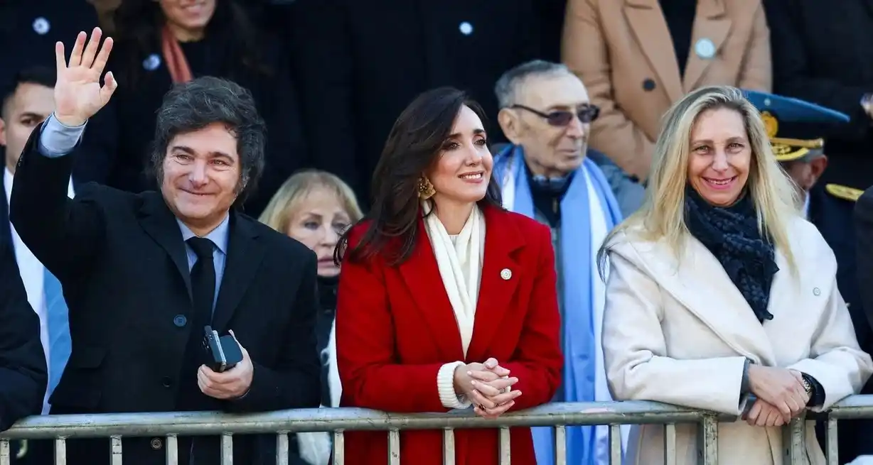 Javier y Karina Milei y la vicepresidenta Villarruel, en el medio. Crédito: Reuters/Matias Baglietto