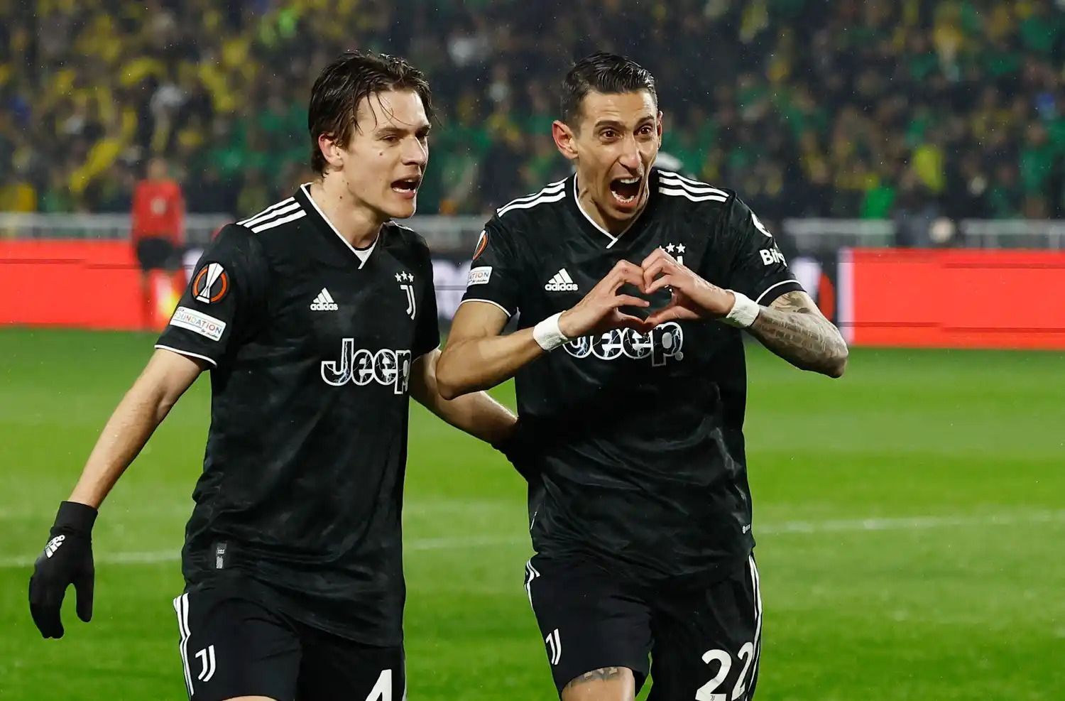 Juventus, a octavos con un Di María espléndido