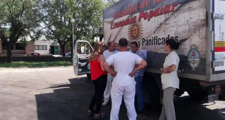 Otro camión de Pastas y lacteos para todos, en San Pedro y Río Tala
