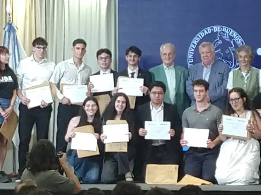 La UBA distinguió al gualeyo Esteban Almeida por su desempeño académico