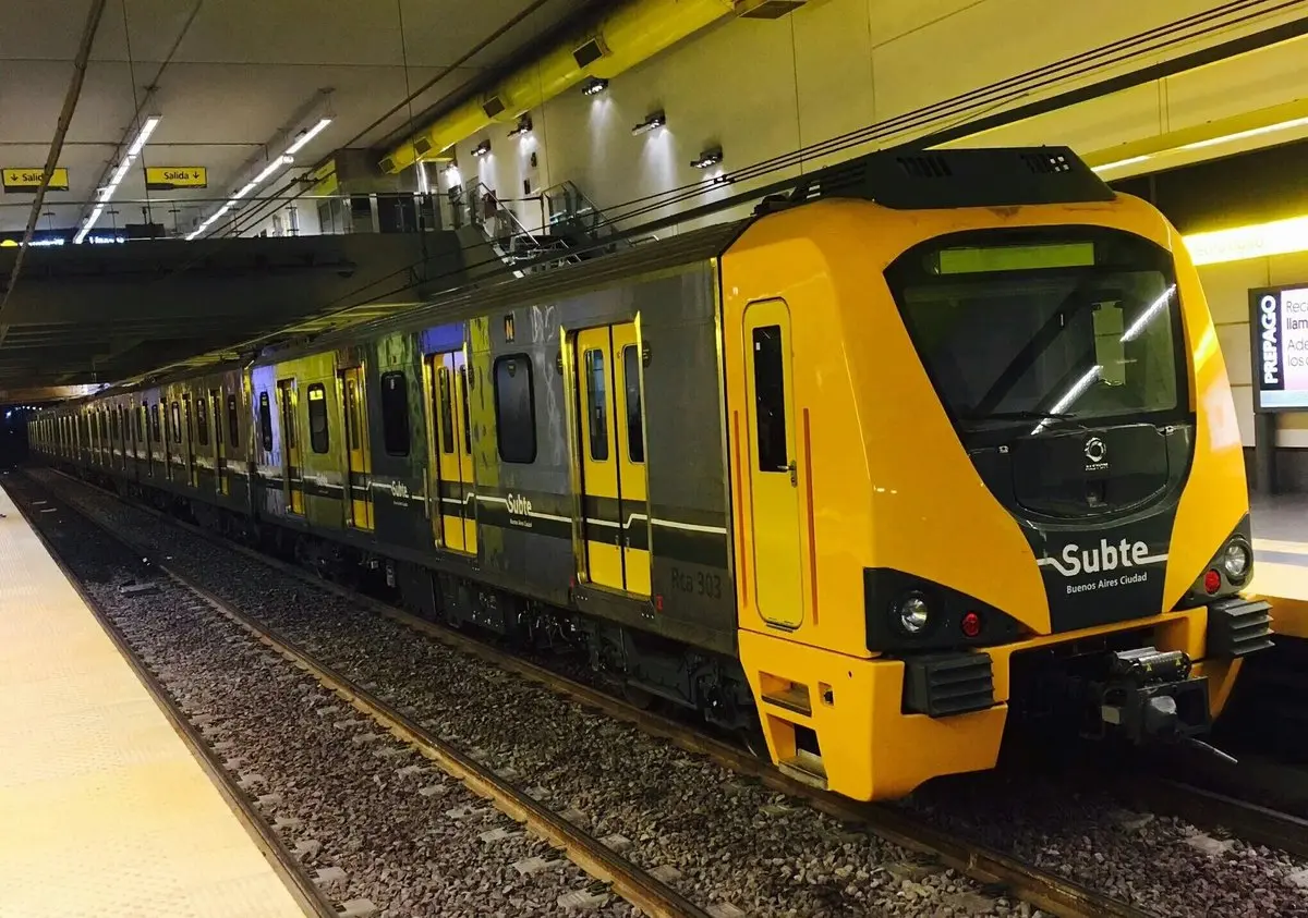 Subtes: Vuelve a funcionar la Línea H con coches nuevos