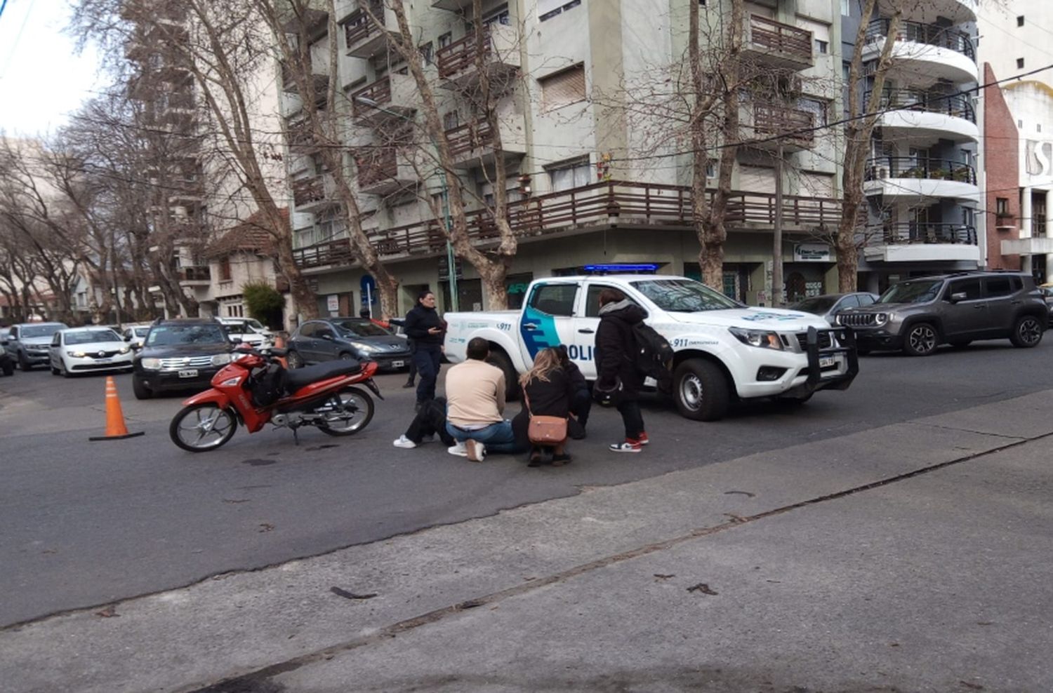 Un motociclista resultó herido tras un choque contra un auto