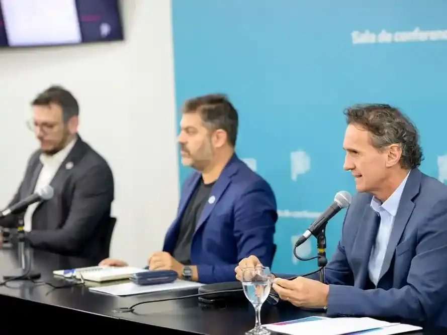 Katopodis sugirió que el esquema licitatorio podría esconder un modelo de negocios basado en peajes más caros y nuevos puntos de cobro.