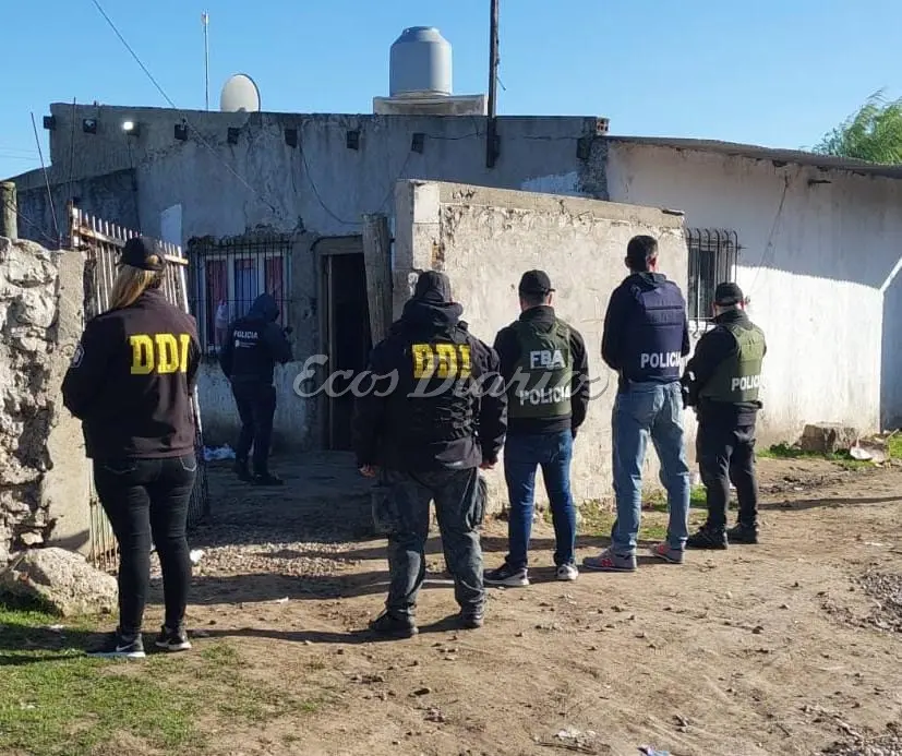 Le roban 30.000 dólares a matrimonio mayor y estarían cercados los autores