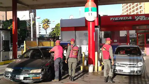 Régimen ordena desalojo de varias gasolineras en plena crisis por el combustible