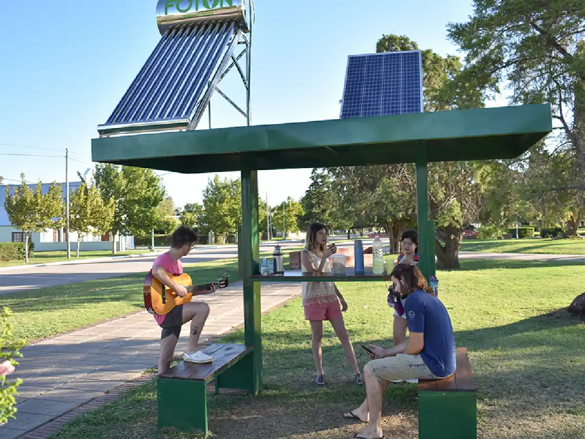 Avanza la instalación de estaciones sustentables en localidades del departamento San Justo 