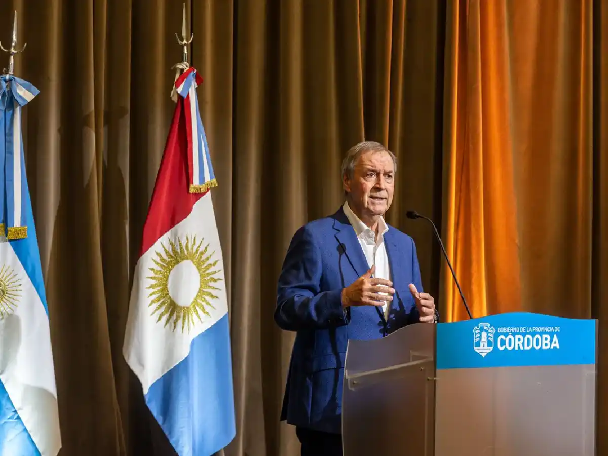 Schiaretti aclaró que seguirán las clases presenciales pese a la segunda ola