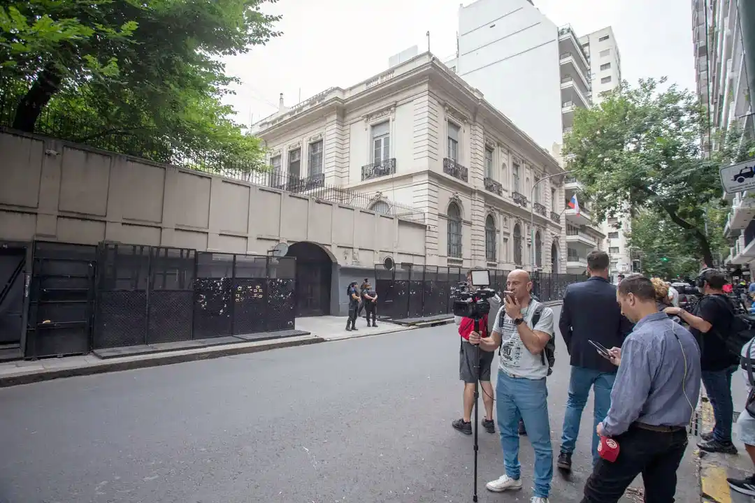Desde la Embajada rusa consideran “una grave violación al derecho internacional” el accionar contra los diplomáticos
