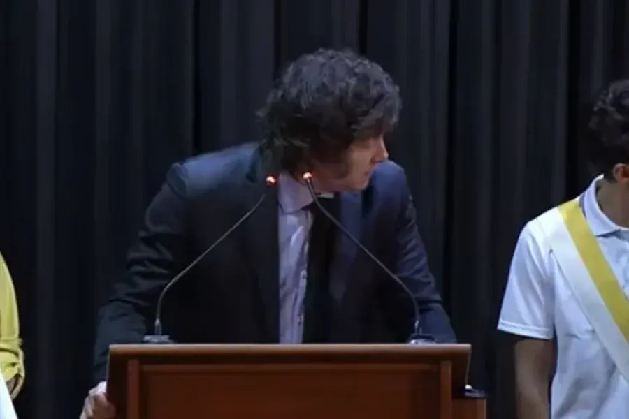 Dramatismo en el acto de Milei: dos alumnos se desmayaron en medio del discurso
